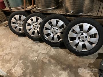 Pneumatici invernali nuovi Toyota  Yaris Hybrid