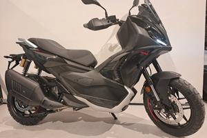 Aprilia SR GT 400