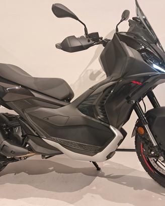Aprilia SR GT 400
