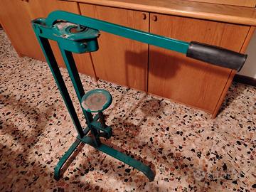 tappatrice a leva per tappi in sughero