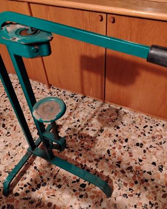 tappatrice a leva per tappi in sughero