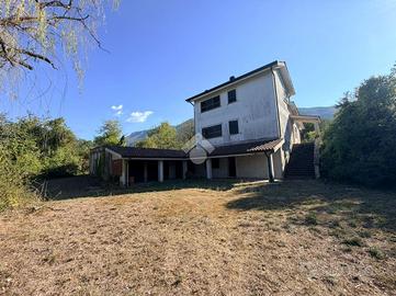CASA INDIPENDENTE A SGURGOLA