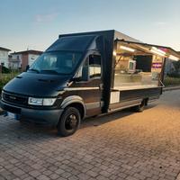 Autonegozio paninoteca ambulante food truck