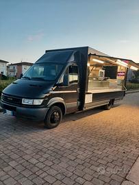 Autonegozio paninoteca ambulante food truck