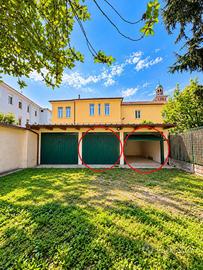 Box / Garage di 200 m² a Biella