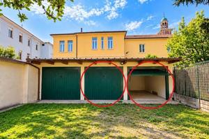 Box / Garage di 200 m² a Biella