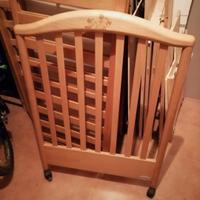 lettino in legno per bambini 