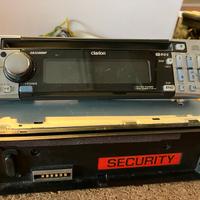 Autoradio con lettore CD.