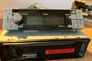 Autoradio con lettore CD.