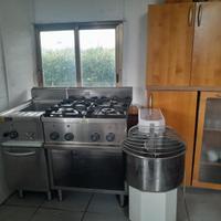Cucina industriale e impastatrice