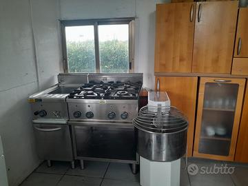 Cucina industriale e impastatrice