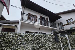 CASA SEMINDIPENDENTE A TORINO