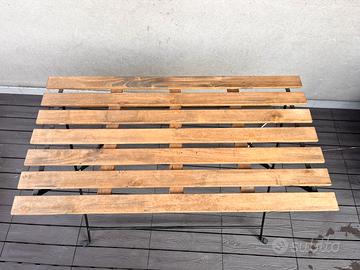 Tavolo da giardino o terrazzo