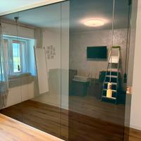 Vetrata con porta scorrevole