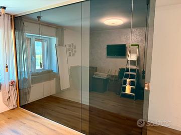 Vetrata con porta scorrevole