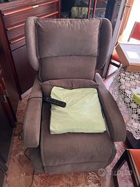 Poltrona con movimenti per anziani