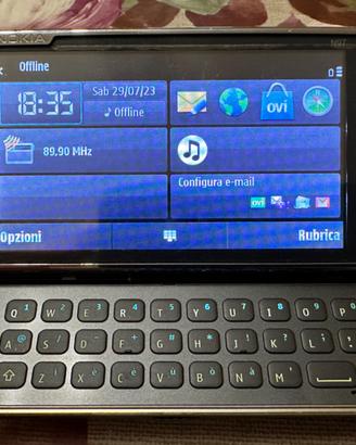 Nokia N97 con accessori e supporto auto