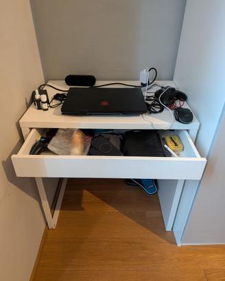 Scrivania IKEA MICKE