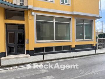 LOCALE COMMERCIALE IN CENTRO