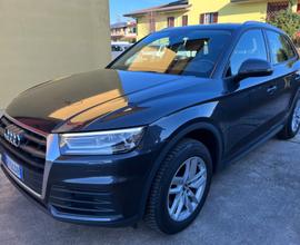 AUDI Q5 40 TDI quattro S tronic Business