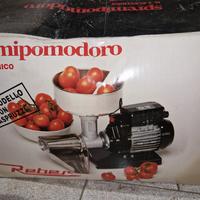 Apparecchio per lavorazione pomodori per salsa.