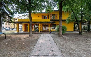 VILLA BIFAMILIARE CON GIARDINO PRIVATO