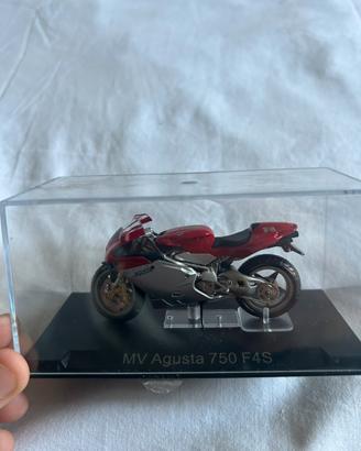 Modellino Moto MV Agusta 750 F4S Scala 1:24