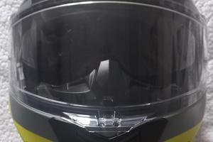 Casco guanti e tuta impermeabile 
