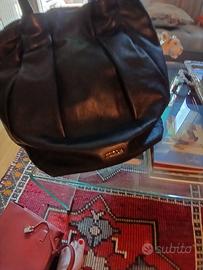 borsa in pelle nera di FURLA