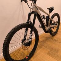 Bicicletta E-bike Focus Sam2 6.9