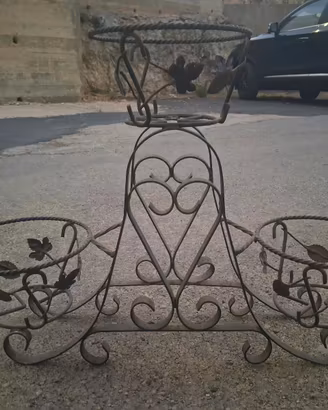 Porta vasi in ferro battuto