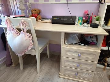 Scrivania con sedia