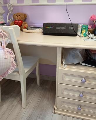Scrivania con sedia