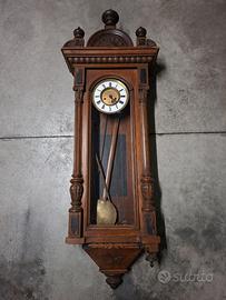 Orologio antico da parete a pendolo per restauro
