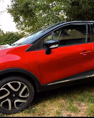 Renault Capture  rossa con tetto nero