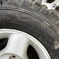 Cerchi e gomme 255/70R16