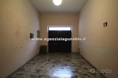 Intero stabile con garage