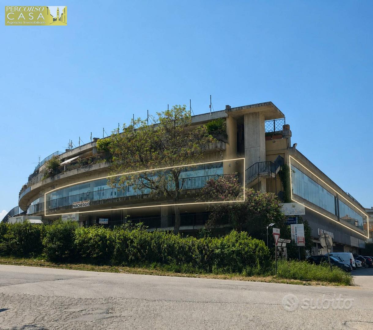 Commercial property, 2300 m²