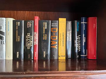Libreria oltre 150 volumi , genere storico