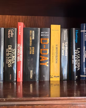 Libreria oltre 150 volumi , genere storico