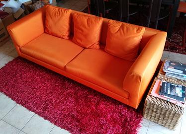 divano XL arancione di design a 2-3 posti