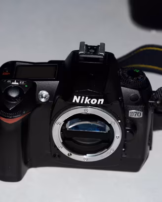 Nikon D70 + Nikon 18-70