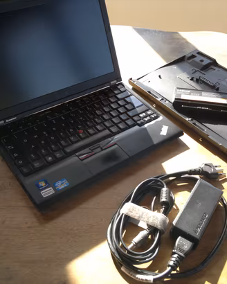 Thinkpad X220 i5-2450m 8Gb SSD240+Docking+2batteri