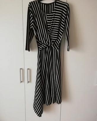 Vestito a righe nero e bianco