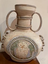 Vaso ad anfora con decorazioni