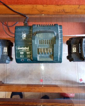 Caricabatterie + Batterie avvitatore Metabo