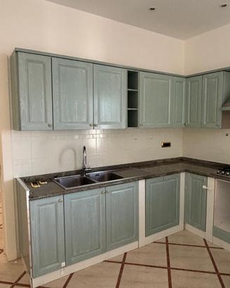 Cucina in muratura con piano in marmo