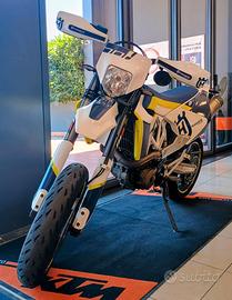 Husqvarna 701 Supermoto