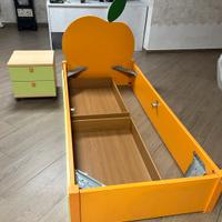 Letto singolo con cassettoni e comodino per bambi