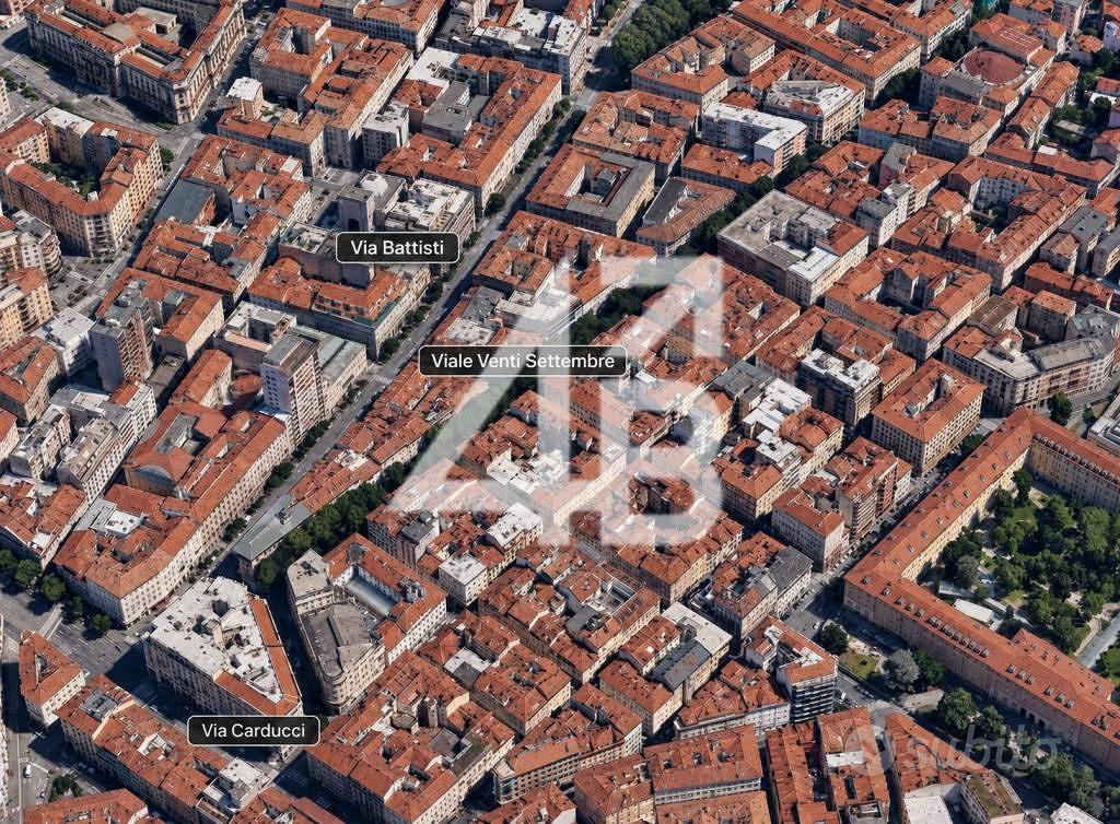 Attività / Licenza di 151 m² con 5 locali a Triest